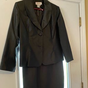 EY Signature Ladies Suit